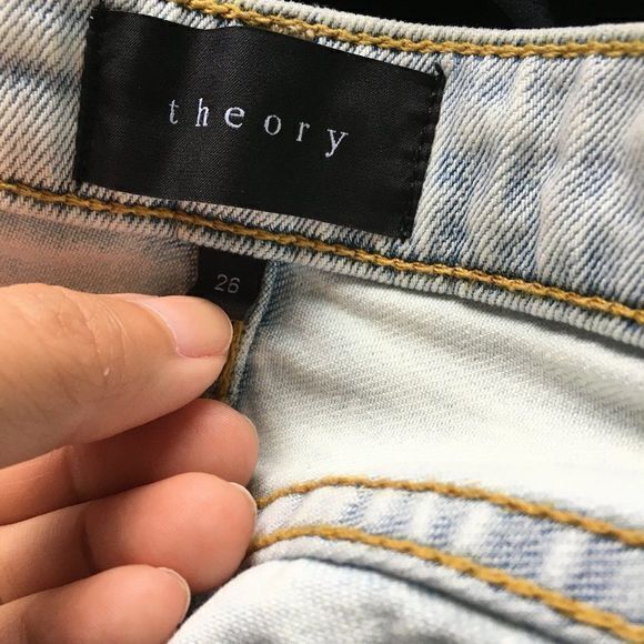 THEORY DENIM SHORTS MID RISE LIGHT WASH SIZE 26‎ - Picture 6 of 8